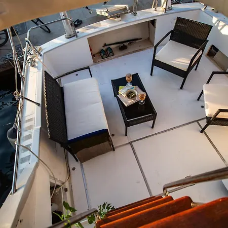 Botel Magno Ii Boat *