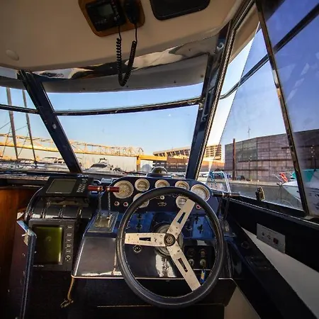 Botel Magno Ii Boat *