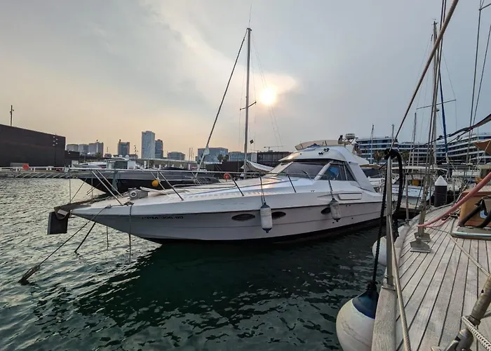 Magno Ii Boat Hotel en barco Sant Adrià de Besòs