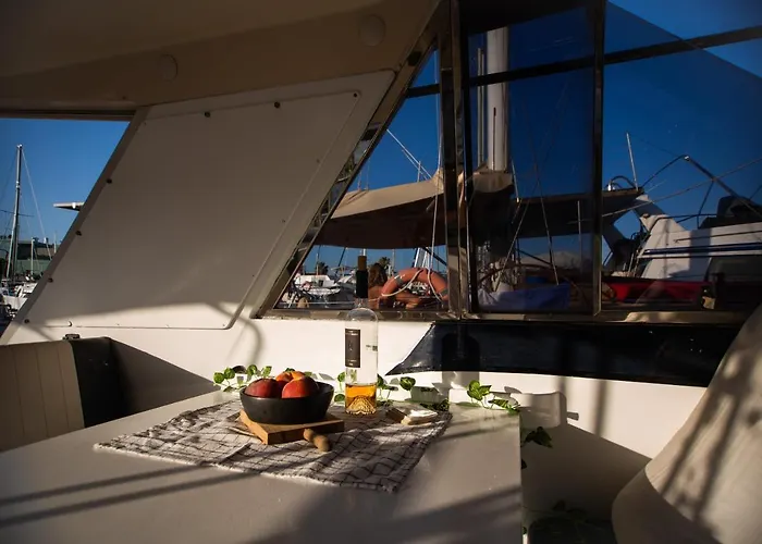 Hotel en barco Magno Ii Boat Sant Adrià de Besòs