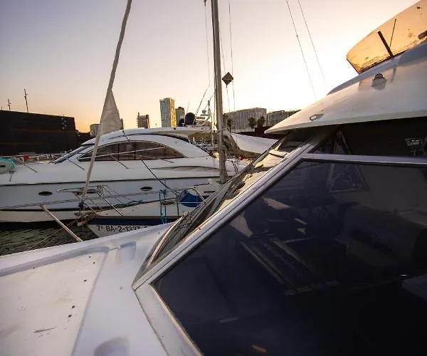 Magno Ii Boat Hotel en barco Sant Adrià de Besòs