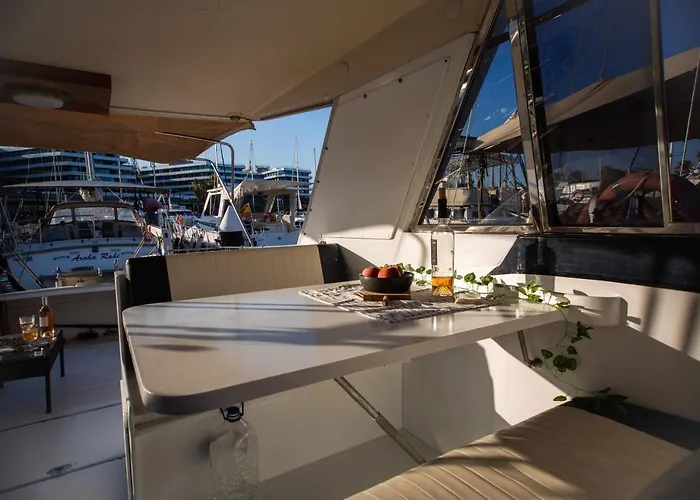 Magno Ii Boat Hotel en barco Sant Adrià de Besòs