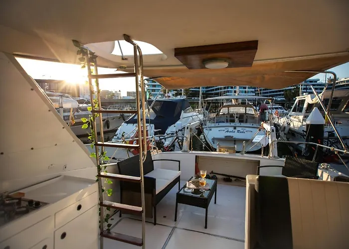 Hotel en barco Magno Ii Boat Sant Adrià de Besòs