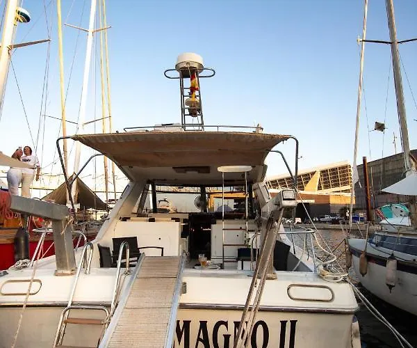 Magno Ii Boat Hotel en barco Sant Adrià de Besòs